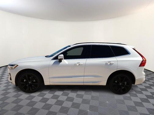 2022 Volvo XC60 B5 Momentum