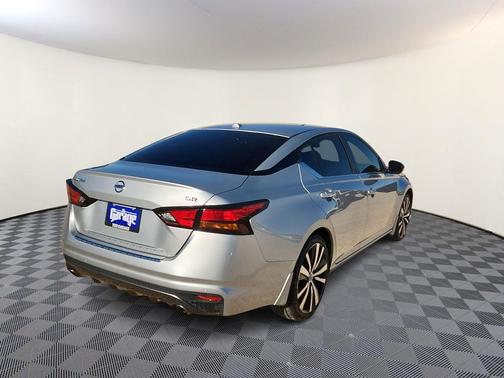 2022 Nissan Altima SR FWD