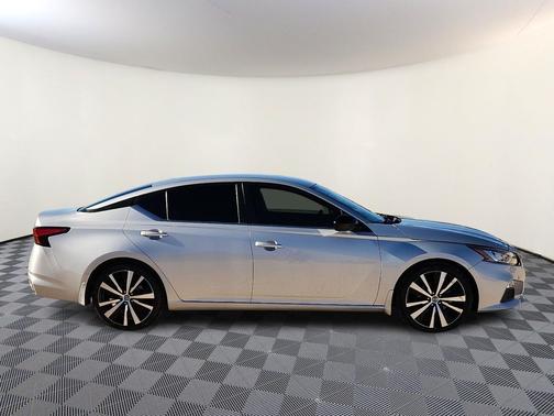 2022 Nissan Altima SR FWD