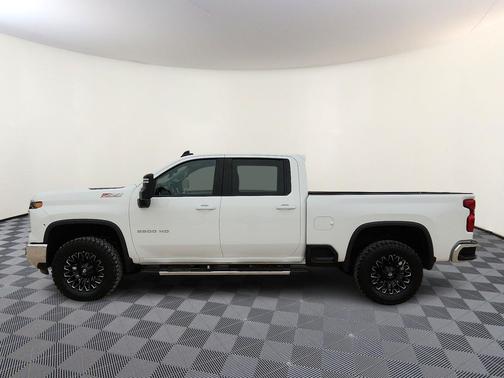 Summit White 2025 Chevrolet Silverado 2500 LT