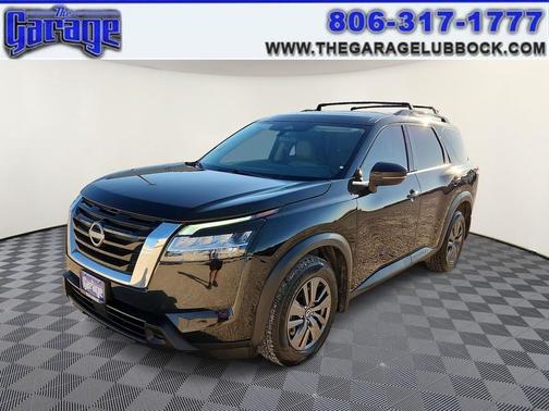 2022 Nissan Pathfinder SV