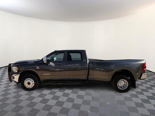 2024 RAM 3500 Laramie Crew Cab 4x4 8' Box
