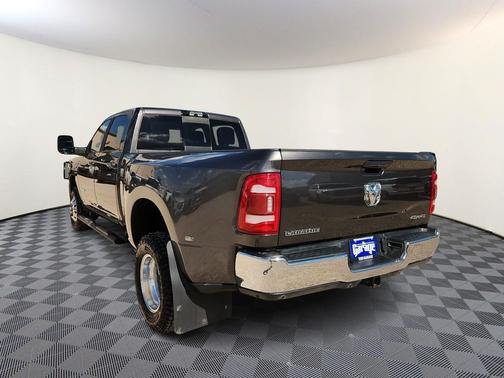 2024 RAM 3500 Laramie Crew Cab 4x4 8' Box