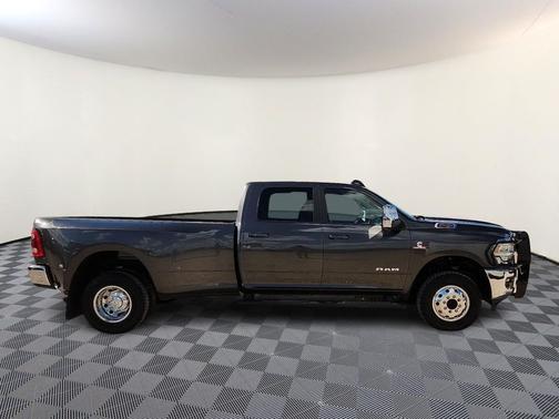 2024 RAM 3500 Laramie Crew Cab 4x4 8' Box