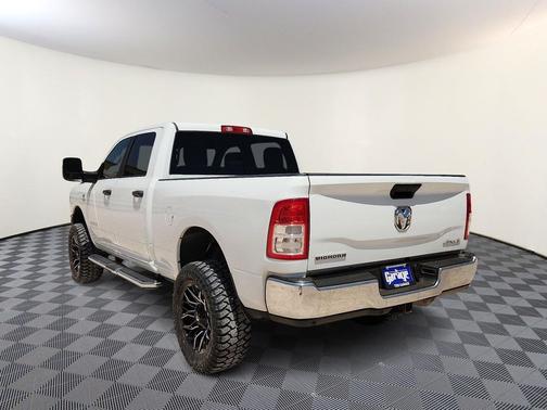 Bright White Clearcoat 2024 RAM 2500 Big Horn Crew Cab 4x4 6'4' Box