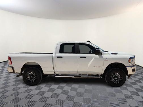 Bright White Clearcoat 2024 RAM 2500 Big Horn Crew Cab 4x4 6'4' Box