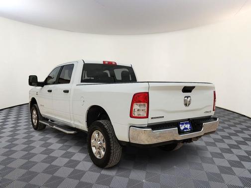 Bright White Clearcoat 2024 RAM 2500 Big Horn Crew Cab 4x4 6'4' Box