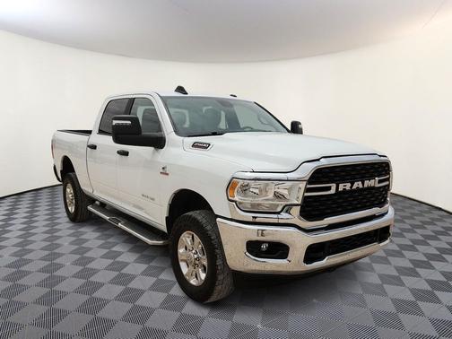 Bright White Clearcoat 2024 RAM 2500 Big Horn Crew Cab 4x4 6'4' Box