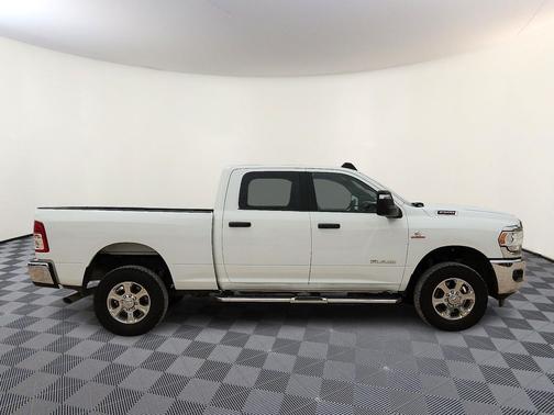 Bright White Clearcoat 2024 RAM 2500 Big Horn Crew Cab 4x4 6'4' Box