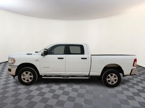 Bright White Clearcoat 2024 RAM 2500 Big Horn Crew Cab 4x4 6'4' Box