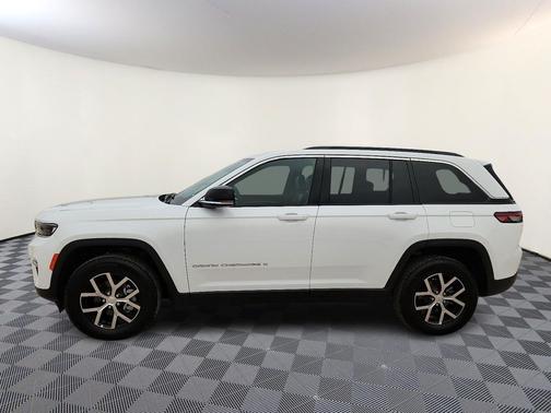 Bright White Clearcoat 2025 Jeep Grand Cherokee Limited