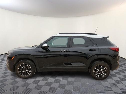 Mosaic Black Metallic 2025 Chevrolet Trailblazer ACTIV