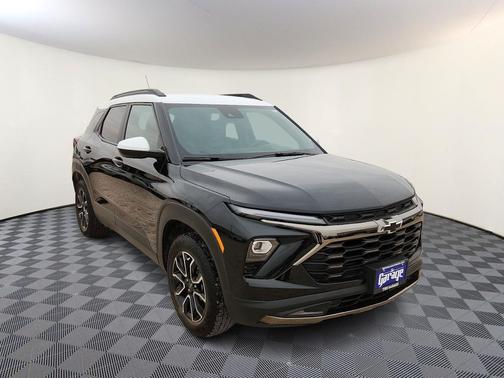 Mosaic Black Metallic 2025 Chevrolet Trailblazer ACTIV