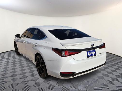 2022 Lexus ES 300h F SPORT