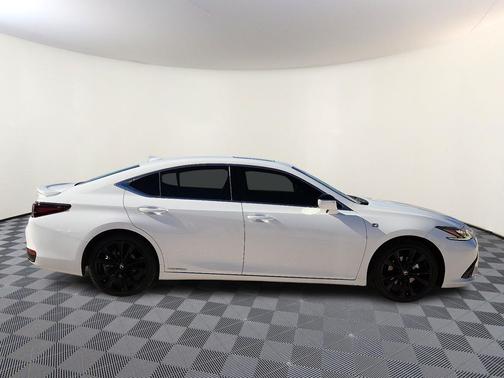 2022 Lexus ES 300h F SPORT