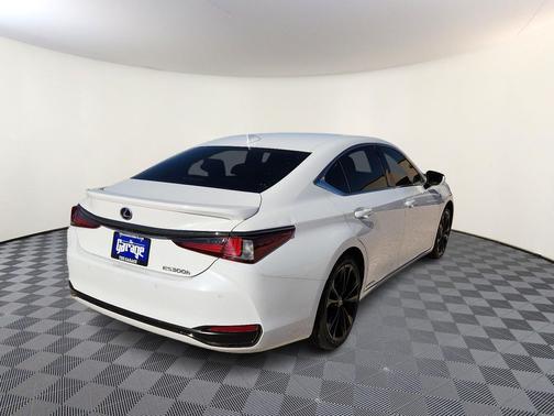 2022 Lexus ES 300h F SPORT
