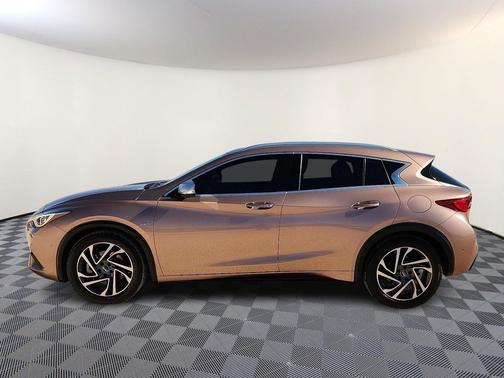 2018 INFINITI QX30 Premium