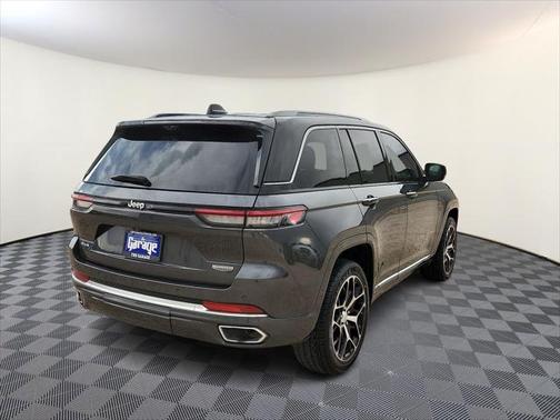 2022 Jeep Grand Cherokee Summit