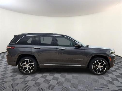 2022 Jeep Grand Cherokee Summit
