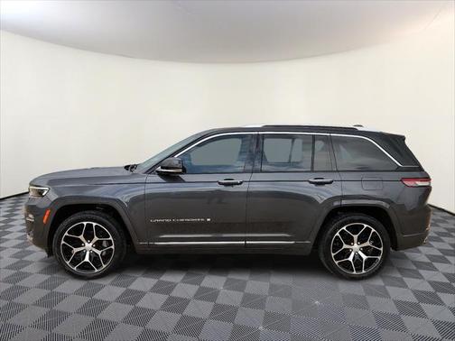 2022 Jeep Grand Cherokee Summit