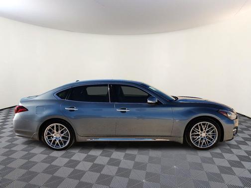 2017 INFINITI Q70L 3.7