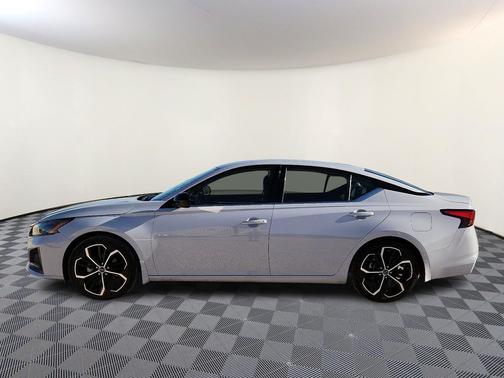2023 Nissan Altima SR FWD