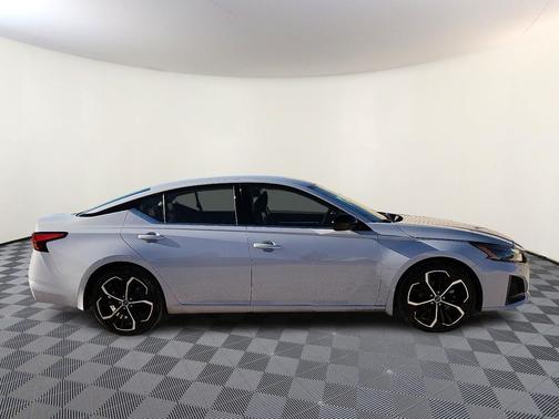 2023 Nissan Altima SR FWD