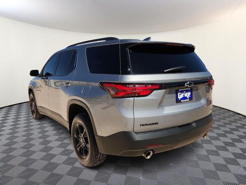 Sterling Gray Metallic 2023 Chevrolet Traverse LT Cloth