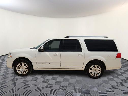 White Platinum Metallic Tri-Coat 2012 Lincoln Navigator Base
