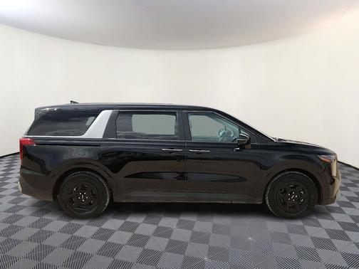 Aurora Black Pearl 2025 Kia Carnival LXS