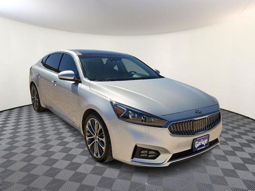 2017 Kia Cadenza Technology