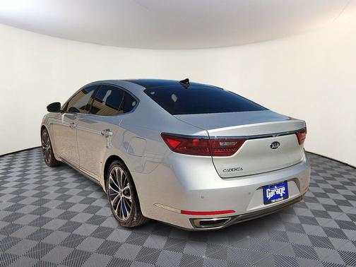 2017 Kia Cadenza Technology