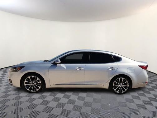 2017 Kia Cadenza Technology