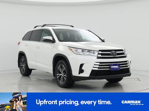 White 2018 Toyota Highlander LE