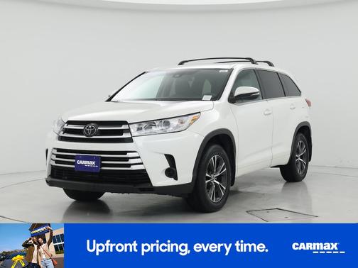 White 2018 Toyota Highlander LE