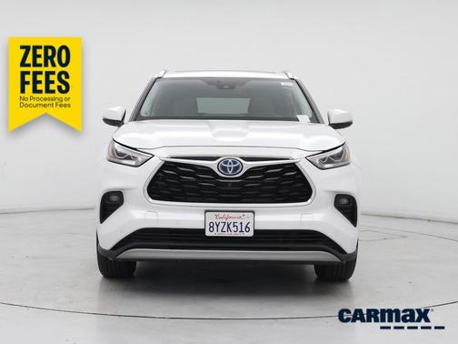 White 2022 Toyota Highlander Hybrid Platinum