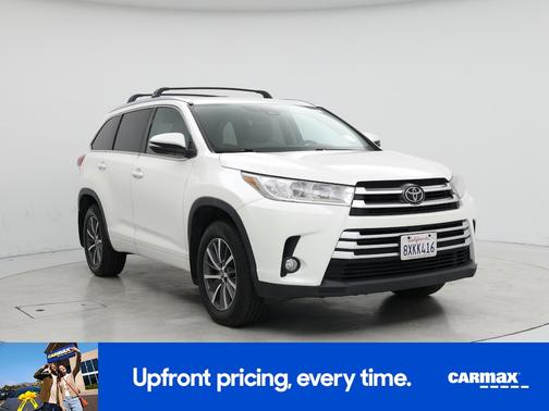 White 2017 Toyota Highlander XLE