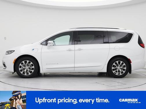 White 2022 Chrysler Pacifica Hybrid Pinnacle