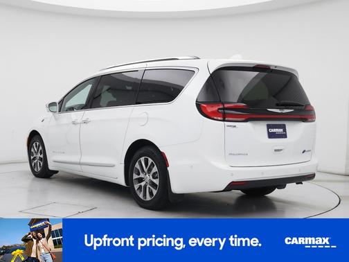 White 2022 Chrysler Pacifica Hybrid Pinnacle