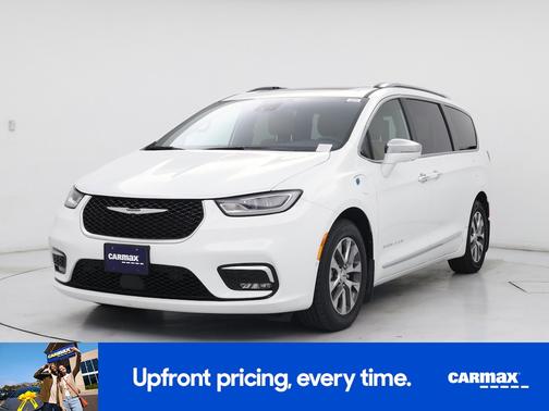 White 2022 Chrysler Pacifica Hybrid Pinnacle