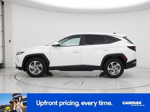 White 2024 Hyundai TUCSON SE