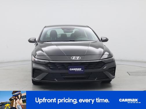 Gray 2024 Hyundai ELANTRA SE