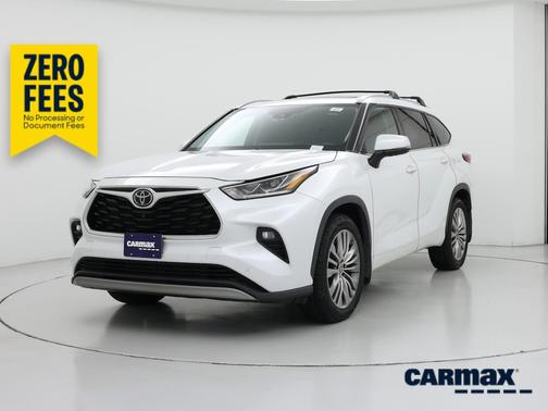 White 2022 Toyota Highlander Platinum