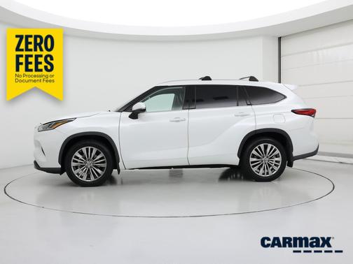 White 2022 Toyota Highlander Platinum