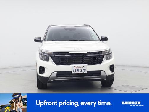 White 2025 Kia Seltos S