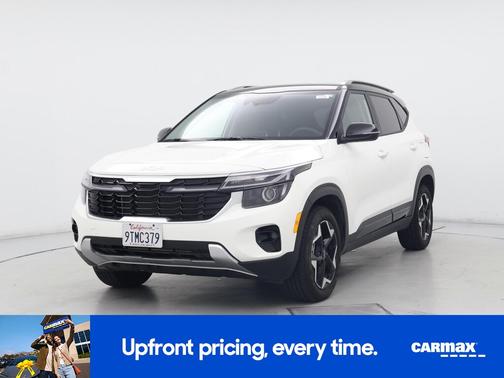 White 2025 Kia Seltos S