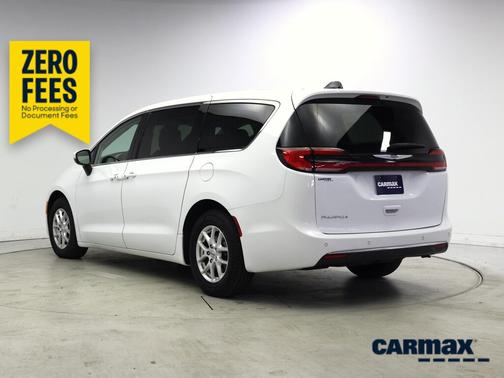 White 2023 Chrysler Pacifica Touring L