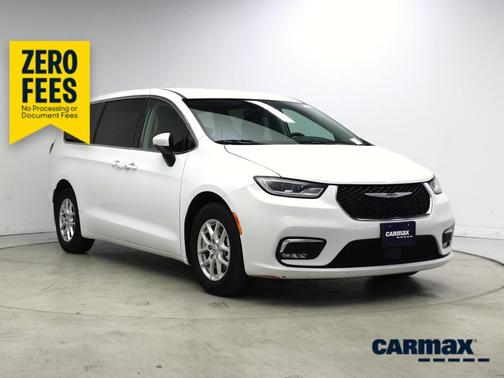 White 2023 Chrysler Pacifica Touring L