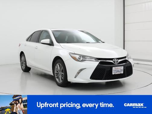 White 2017 Toyota Camry SE