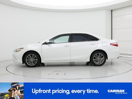 White 2017 Toyota Camry SE
